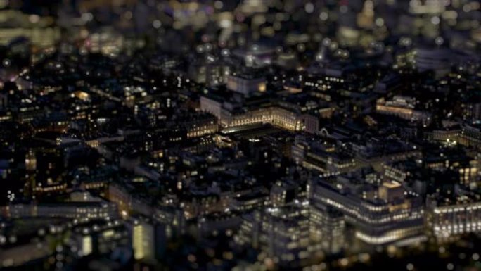 夜间鸟瞰考文特花园、查令十字和英国伦敦西区，具有倾斜移位的微型图像效果。4K