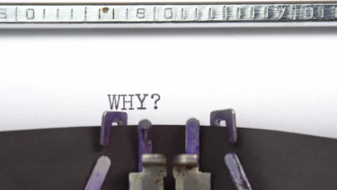 为什么单词特写在老式打字机机械上打字并集中在一张纸上