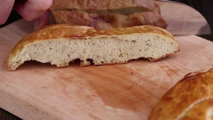 用小麦粉加水和香料制成的东方面包