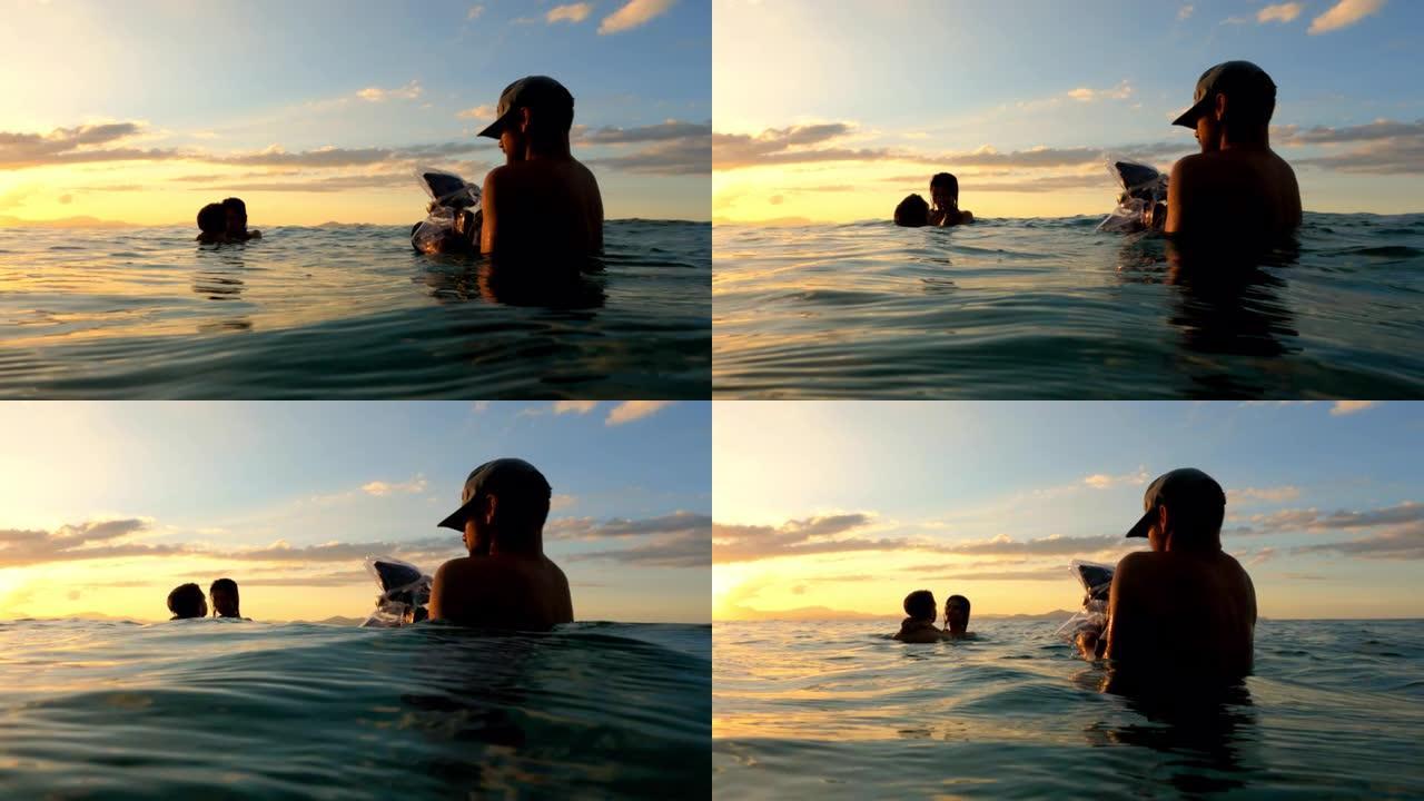 拍摄爱情电影的摄影操作员。在海中接吻的性伴侣