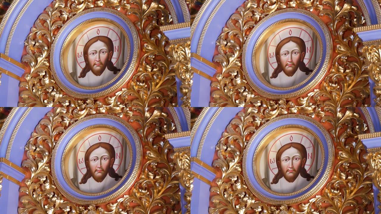 东正教教堂中带有镀金装饰的耶稣基督圣像