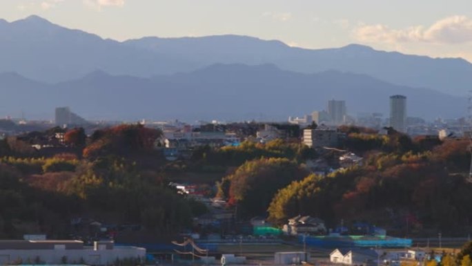 黄昏时横滨近郊和丹泽河谷的住宅区