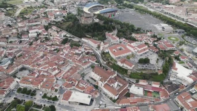 从上面看，体育场，教堂和城堡，葡萄牙莱里亚旅游地标
