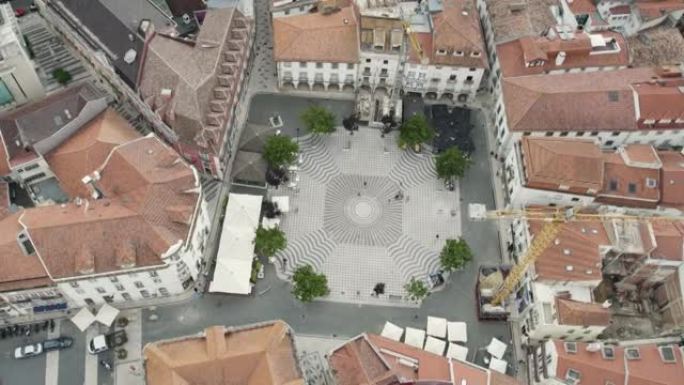 罗德里格斯洛沃莱里亚镇广场。美丽的葡萄牙传统路面自上而下的鸟瞰图