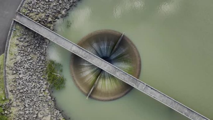 大坝排水的俯视图