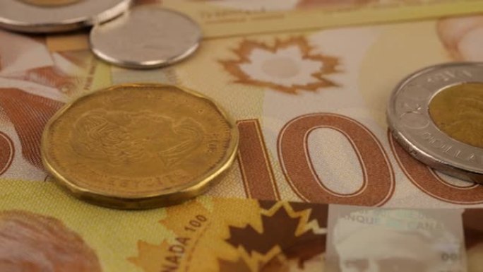 加拿大硬币和100美元聚合物纸币与罗伯特·博登的肖像。