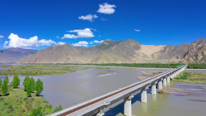 西藏 天路 高原美景萨铁路拉日铁路