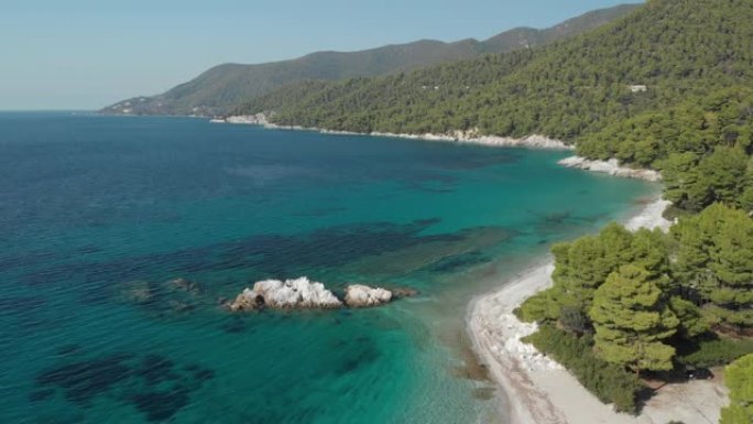 希腊无人机的斯科普洛斯岛的米利亚海滩