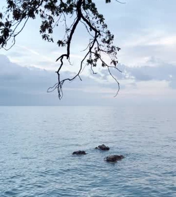 克瓦尔纳海湾洛夫兰海岸线的垂直拍摄