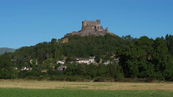 Murol，Puy de Dome，奥弗涅，法国。十二世纪的中世纪堡垒
