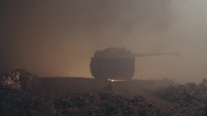 森林中德国坦克的宏观视图。老虎在山上崛起的格罗姆的战斗舞台