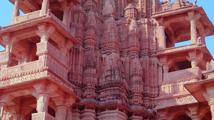 从独特的角度拍摄古代印度教寺庙建筑