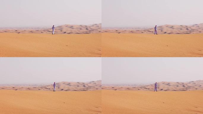 在沙漠中行走的人，迪拜
