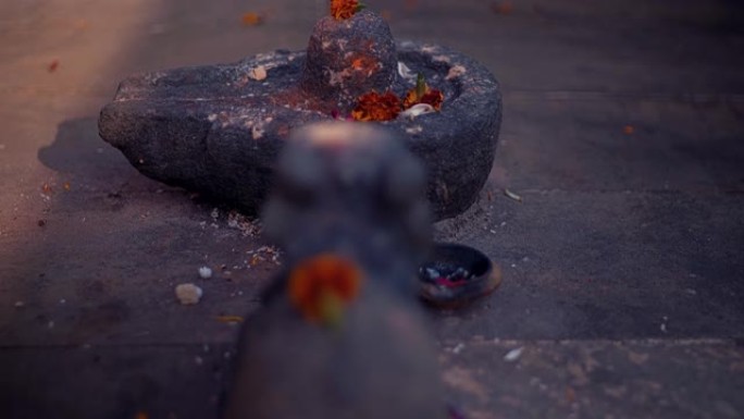 湿婆灵的黑色石头在印度的印度教寺庙