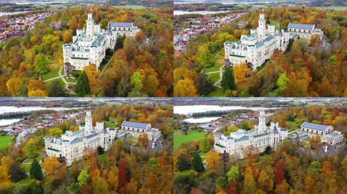 Vltavou nad Hluboka城堡是捷克共和国最美丽的城堡之一。捷克，秋天的Vltavou城
