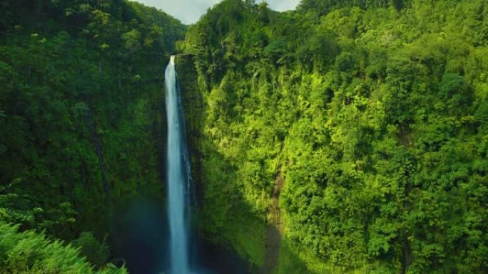 夏威夷大岛阿卡卡瀑布