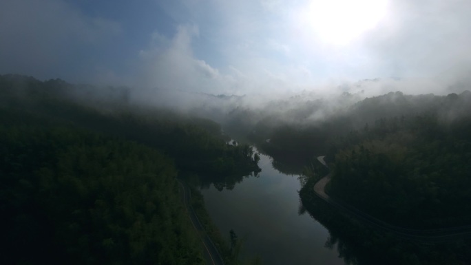 航拍赤水竹海国家森林公园 湖面晨雾