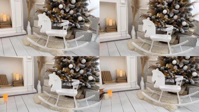 大厅里的木制摇马，壁炉里有蜡烛和礼物，在设计师雪树下有米色、金色和白色的灯和球。文化氛围