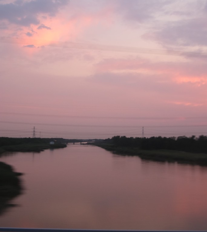 高铁沿路风景 粉色的夕阳