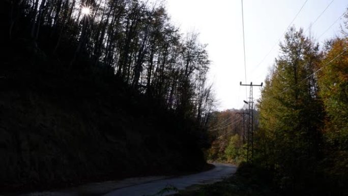 乡下秋天的山路。