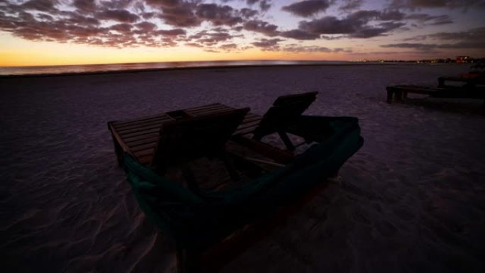 佛罗里达州日落时的沙滩椅劳德代尔堡