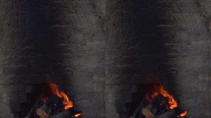 木炭窑内缓慢燃烧的木材。