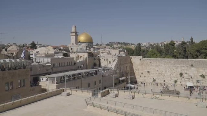 岩石圆顶 (Qubbat al-Sakhrah)，耶路撒冷旧城圣殿山上的伊斯兰教圣地，连同西墙。向前
