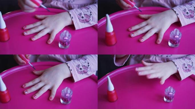 卷曲的小美女用儿童指甲油涂指甲
