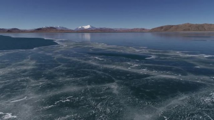 中国西藏著名的羊卓雍湖的壮丽景色