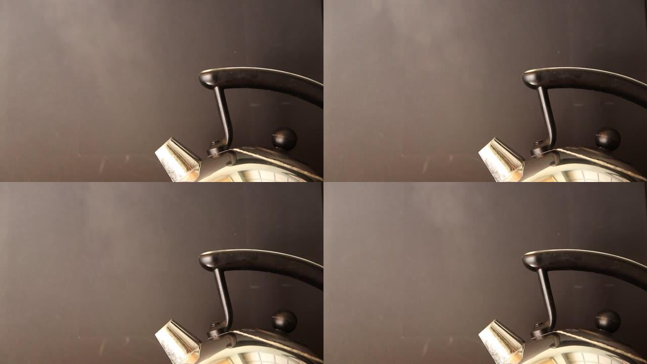 老式银水壶中蒸汽的特写镜头