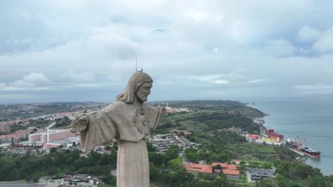 基督国王的圣所。天主教纪念碑，献给俯瞰葡萄牙里斯本的耶稣基督圣心。4k。背景中的4月25日桥
