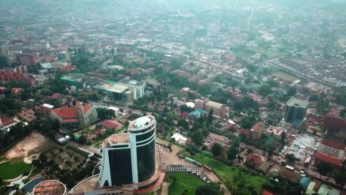 乌干达坎帕拉市非洲珍珠酒店的鸟瞰图-无人机拍摄