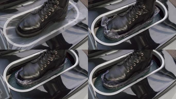 自动热收缩鞋套覆膜机。