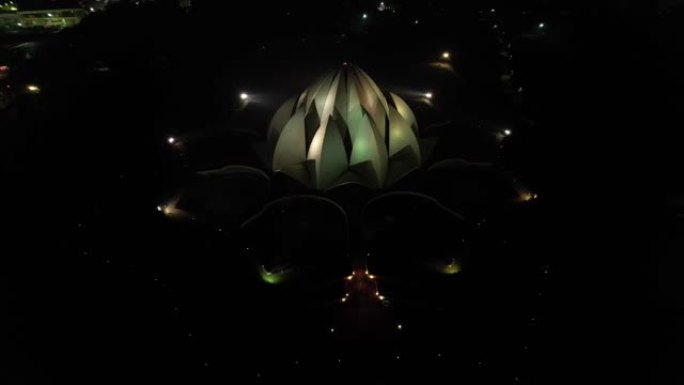 空中无人驾驶飞机拍摄印度新德里的一座佛教寺庙宝塔
