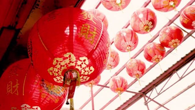 中国庙宇的中国灯笼和龙