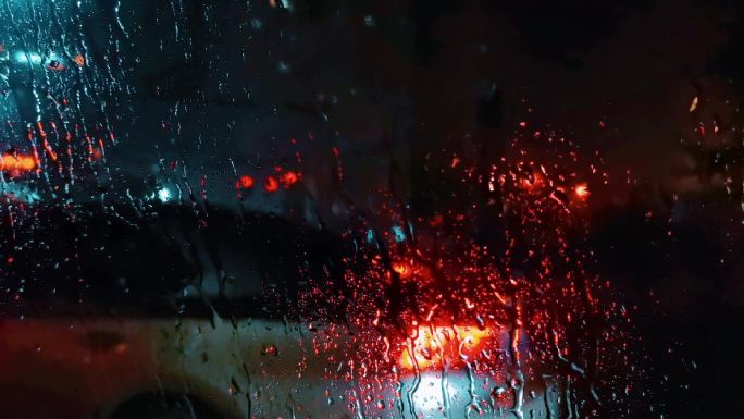 车窗外 下雨
