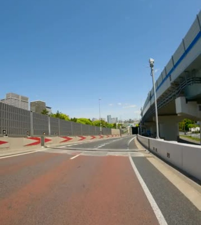 在隧道中行驶汽车飞驰道路景观新能源汽车