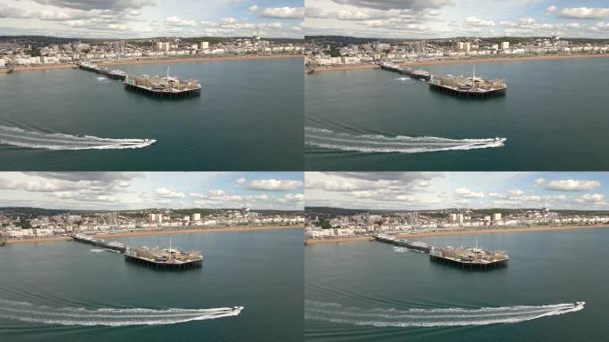 英国布赖顿码头，背景为船只和摩托艇-航拍照片