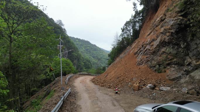 山区道路   贫困山区   山体滑坡