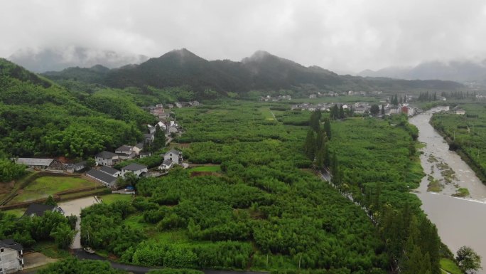 雨雾山水青山南方航拍绿山