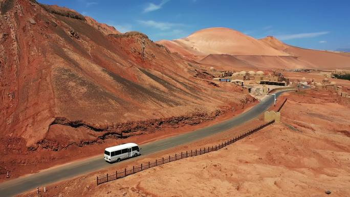 新疆火焰山沙漠公路