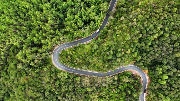 崎岖的山路