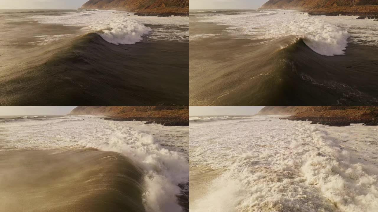 巨大的风暴浪潮，棕色的泥水冲向加利福尼亚海岸