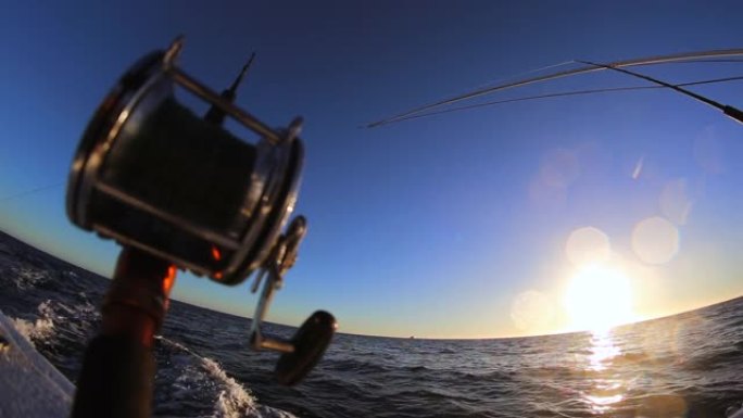 深海渔线轮低角度日落