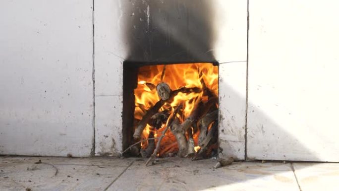农村用来做饭的土炉，冬天用来取暖。