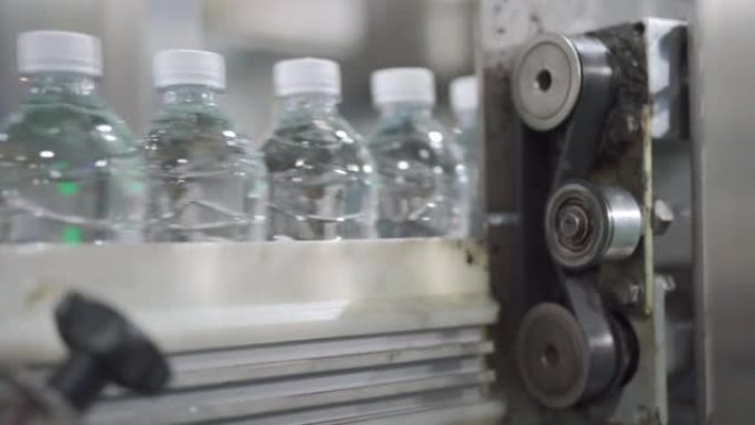 矿泉水厂生产线将纯泉水装瓶成瓶罐装瓶厂生产线