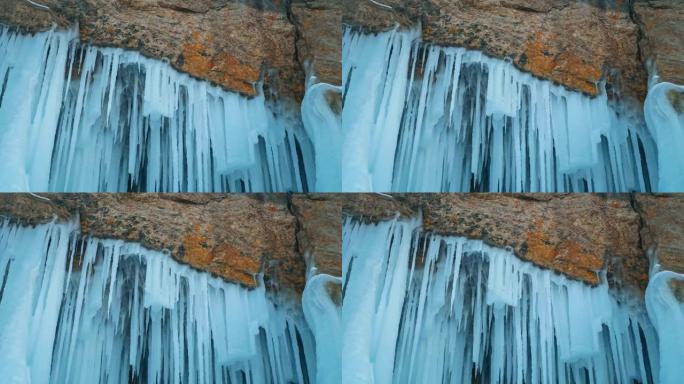 冰罩天花板上悬挂的冰柱碎片。冬日钟乳石在一个僻静的洞穴里。贝加尔湖，俄罗斯，西伯利亚。布里亚特。