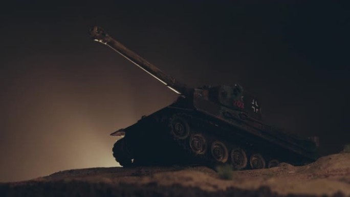 森林中德国坦克的宏观视图。老虎的战斗舞台，特写