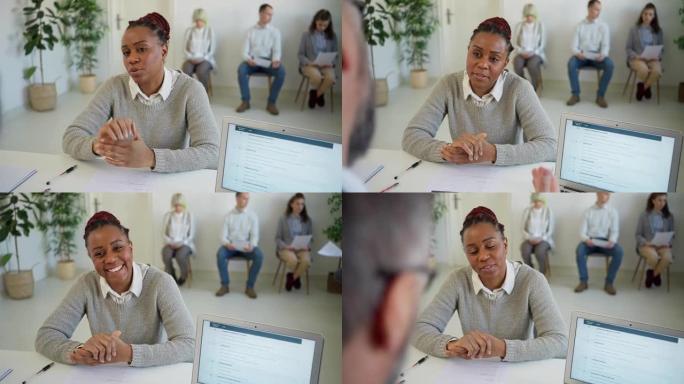 自信的黑人女性接受男性招聘人员的工作面试