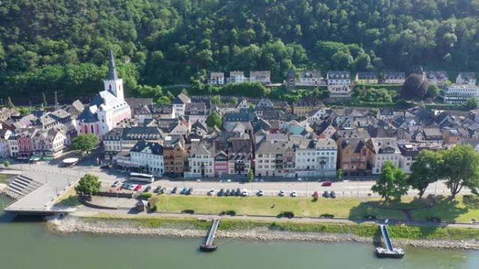 查看德国莱茵河谷中上游的Oberwesel镇。德国莱茵兰-普法尔茨州莱茵河中部的Oberwesel镇